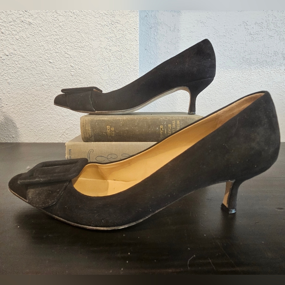 Andrea Carrano Milk kitten heels black suede sz 39 1/2